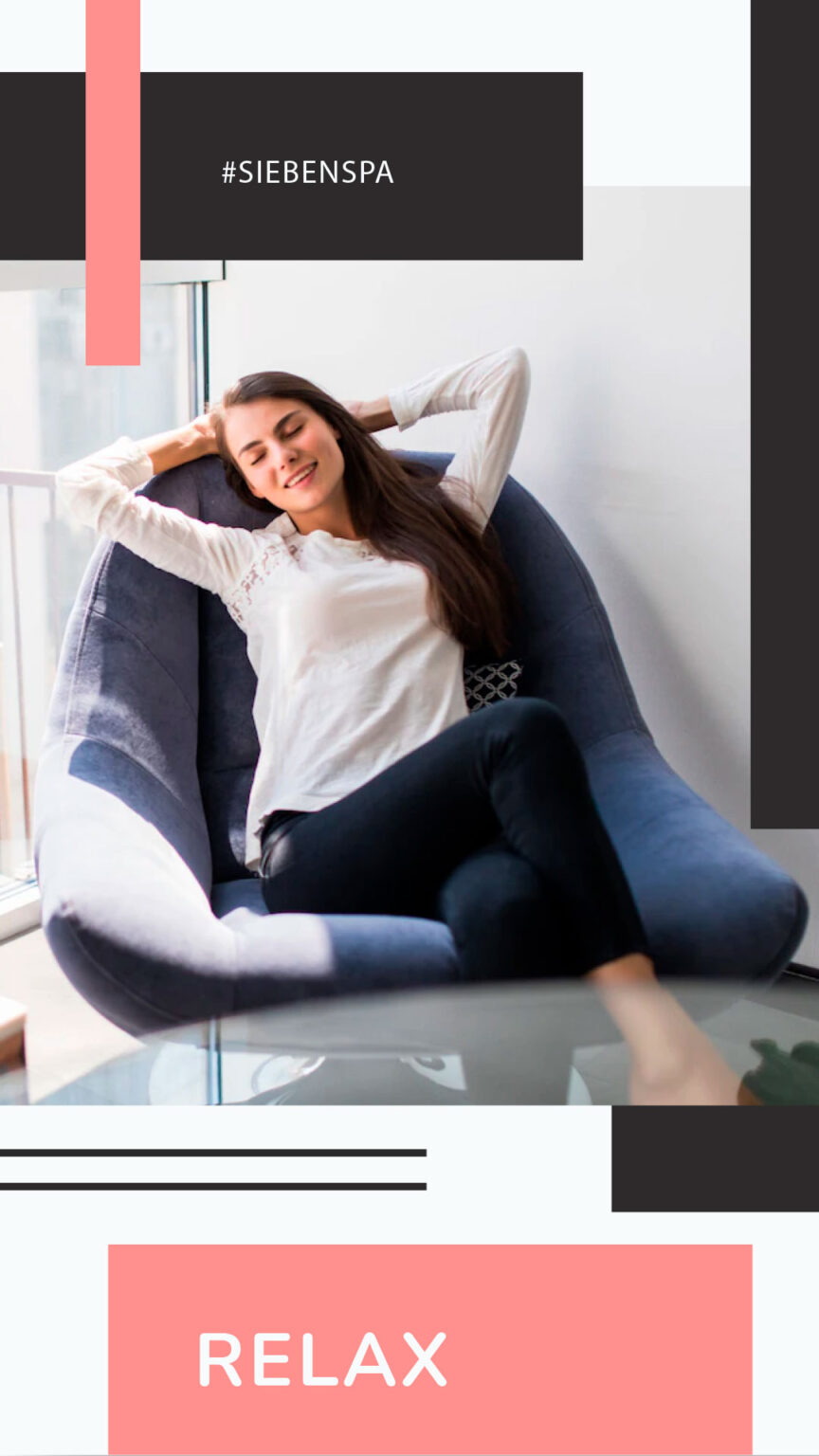 Joven hermosa disfruta un momento de relax en el sillón de su sala después de recibir un masaje en Sieben Spa León